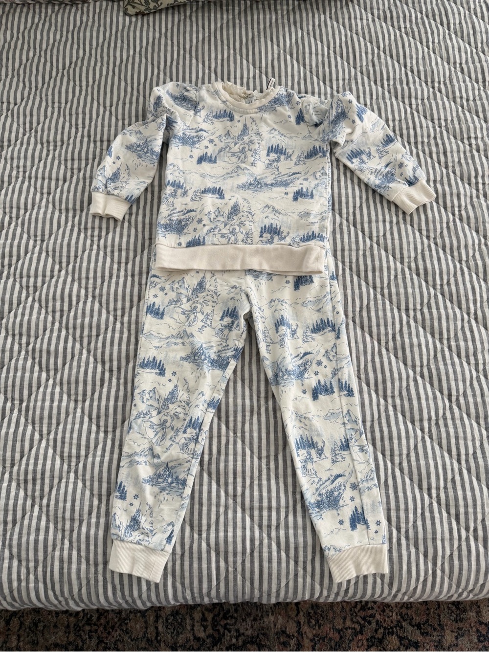 Janie and Jack Disney Frozen Sweatshirt Sweatpants Set 6